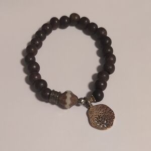 Elegant Brown Beaded Bracelet with‎ Leaf Engraved Gold Charm